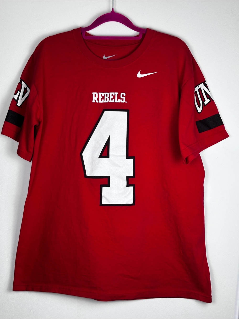 Nike UNLV Rebels #4 Football Jersey Style T-Shirt Red Men’s Size S NCAA